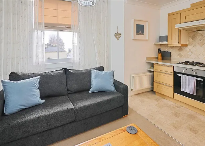 Host & Stay - Regency Square Apartment