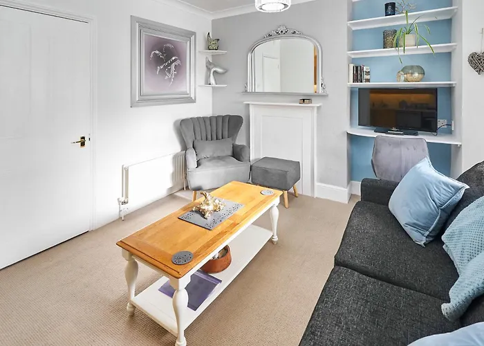 Host & Stay - Regency Square Apartment