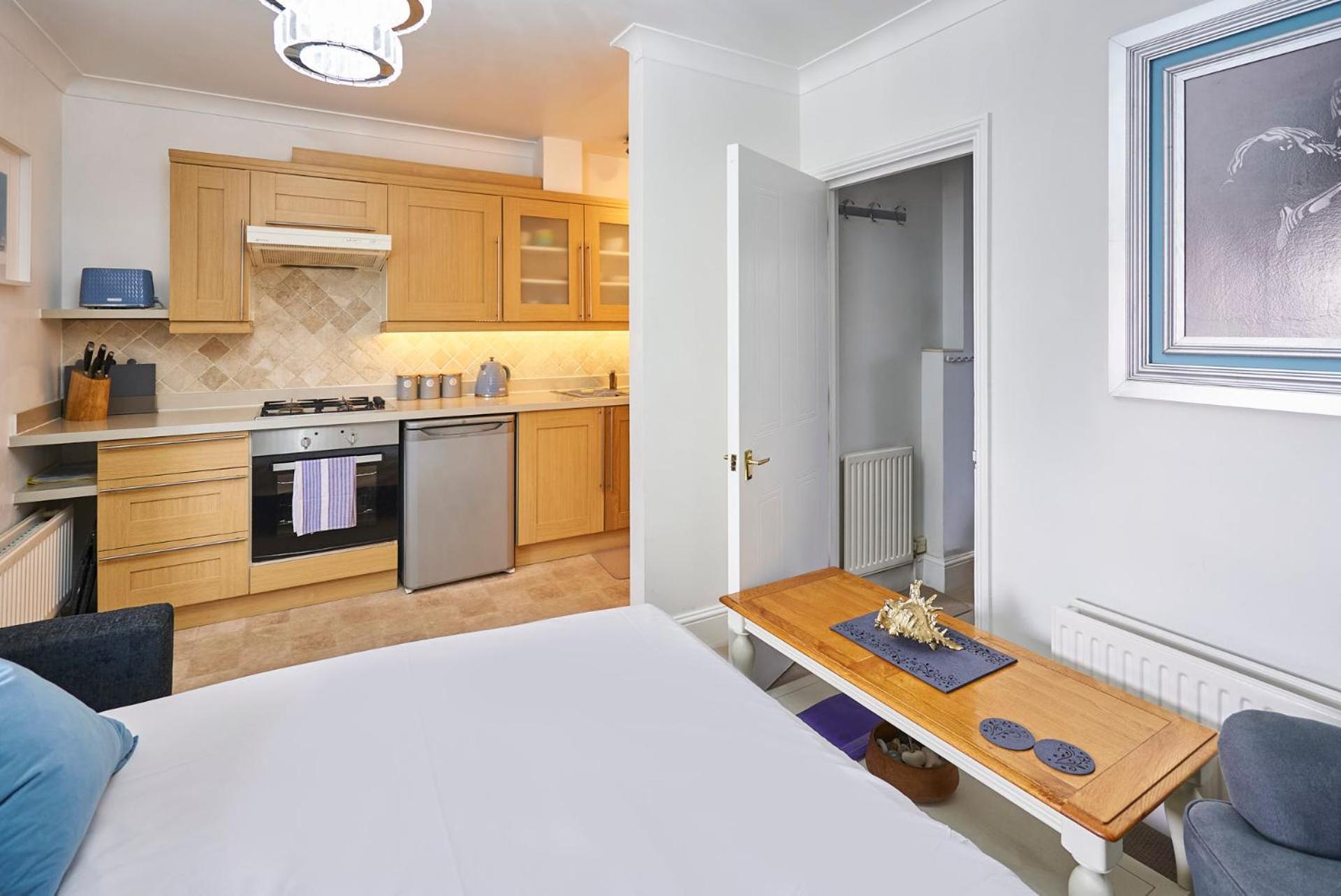 Host & - Regency Square Apartment *