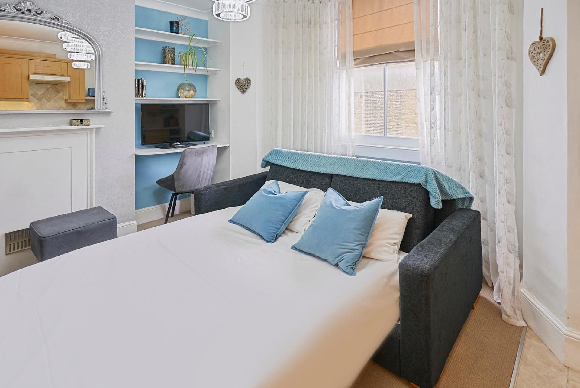 Host & - Regency Square Apartment *
